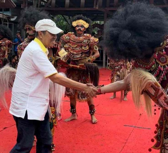 Tampilkan Kesenian Kuda Lumping, Masyarakat Desa Surya Indah Sambut Antusias Kehadiran Cagubri Syamsuar