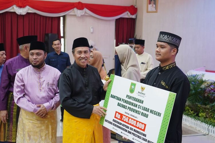 Syamsuar Dianggap Berjasa Besar di Bidang Pendidikan oleh Ninik Mamak Rohul