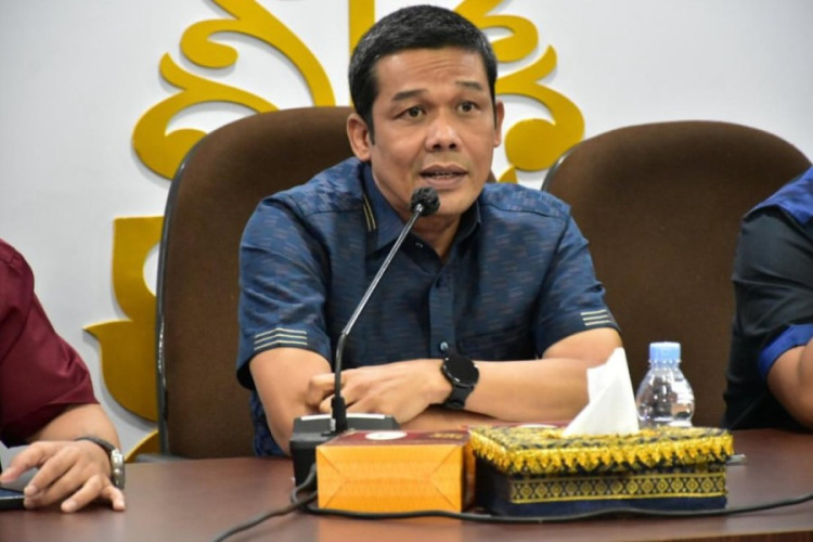 Ketua Fraksi Golkar DPRD Pekanbaru Roni Amriel Sebut Janggal Banmus DPRD Tetapkan Jadwal Paripurna R-APBD P 2025 Sebelum Pembahasan