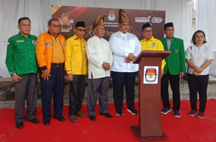 Usai Deklarasi, Ribuan Relawan Iringi Pasangan Ferdiansyah – Soeparto ke KPU Dumai Untuk Pilwako 2024
