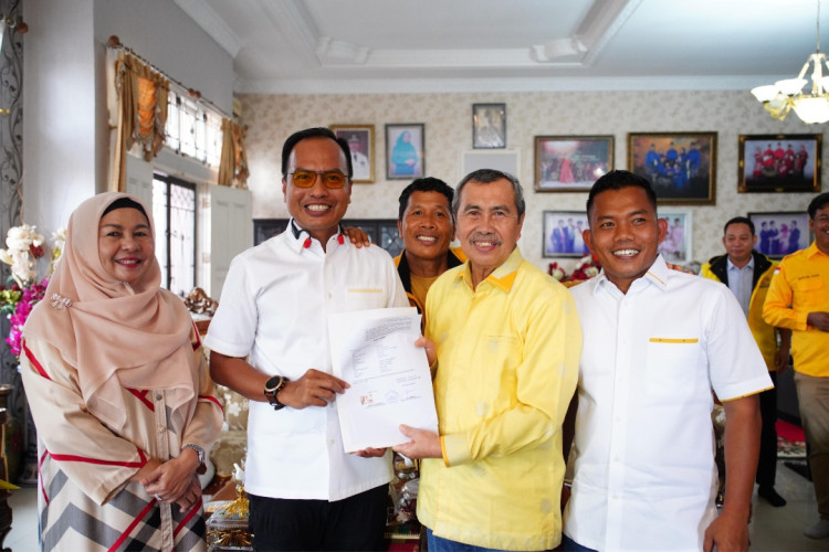 Usung Tema #EnergiBaruBengkalis Pasangan Syahrial-Andika Terima SK Dukungan Partai Golkar Untuk Berlaga Pilkada Bengkalis