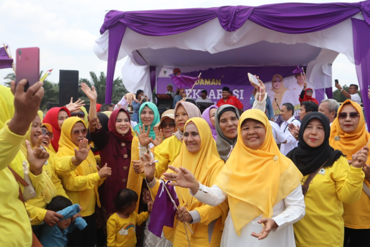 Diantar Ribuan Massa, IDAMAN Paslon Pertama Yang Daftar Pilwako  Pekanbaru 