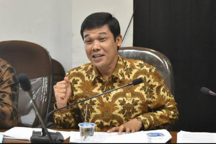 Berlubang dan Macet, Ketua Fraksi Golkar DPRD Pekanbaru Roni Minta Pemko Perbaiki Jalan Rusak