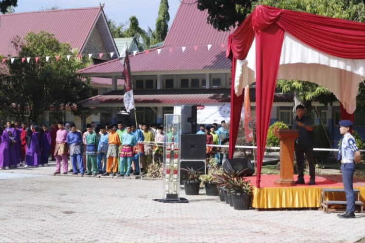 Buka LKBB SMAN Plus Riau, Ketua Komisi V DPRD Riau Ajak Jadikan Lomba Sebagai Wahana Kedisiplinan Diri