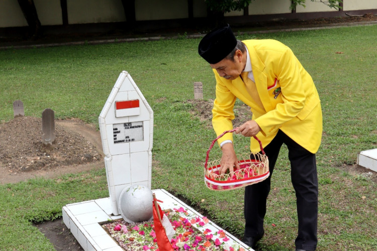 Golkar Riau Gelar Ziarah ke Makam Pahlawan: Kenang Jasa Pejuang dan Senior di HUT ke-61