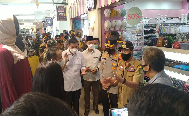 Sidak Pusat Keramaian, Gubri dan Forkopimda Tinjau Penerapan Prokes