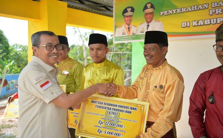 Kunker Ke Rohil, Gubri Syamsuar Gelontorkan Miliaran Rupiah Untuk Program BKK Desa