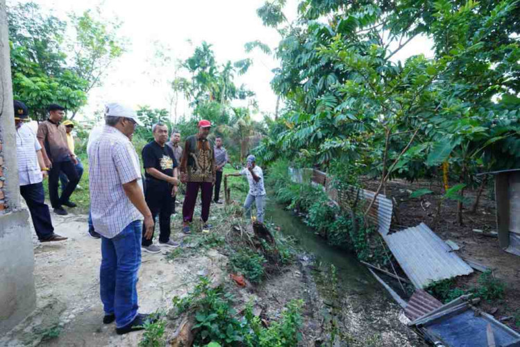 Masyarakat 'Teriak' Banjir, Gubri Syamsuar Langsung Turun Lokasi