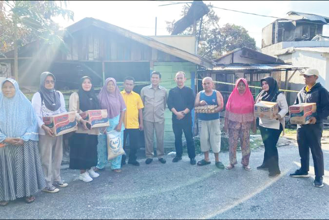 Kunjungi Korban Kebakaran di Rumbai, Fraksi Golkar DPRD Kota Pekanbaru Berikan Bantuan dan Dukungan Moriil
